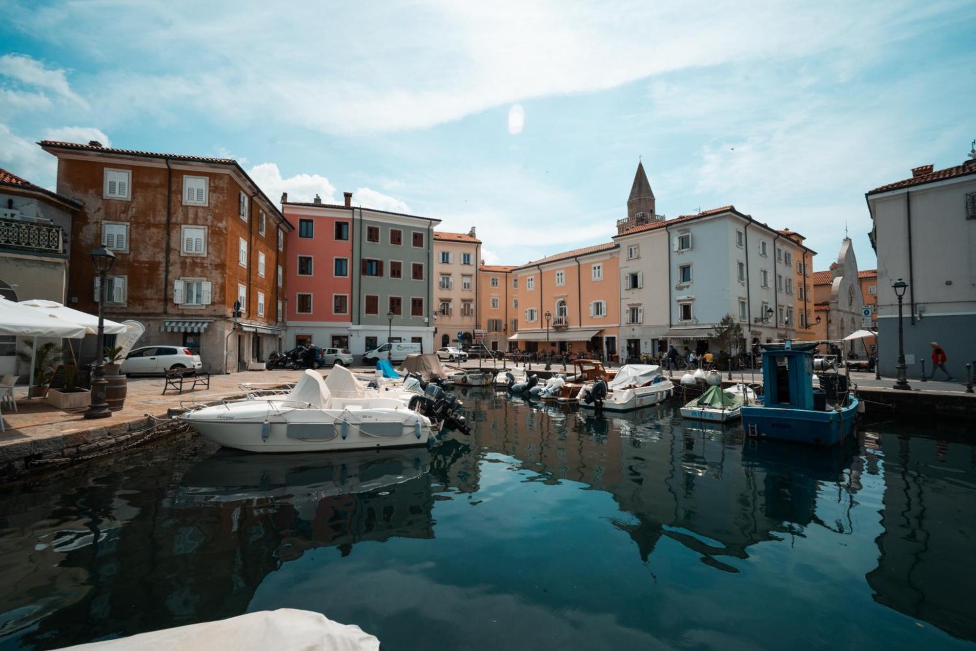 Hurban Apartments Muggia Bagian luar foto